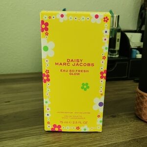 Marc Jacobs Daisy Eau So Fresh Glow - Yellow Floral Box